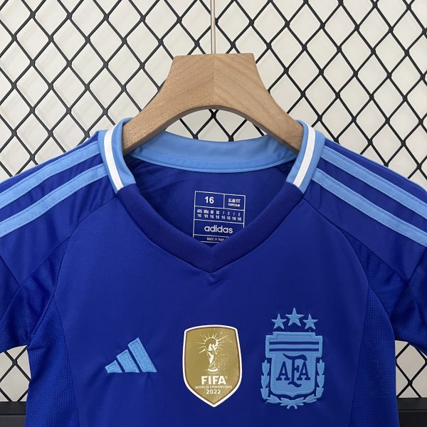 Conjunto Visitante Argentina infantil 24/25 - Imagen 2